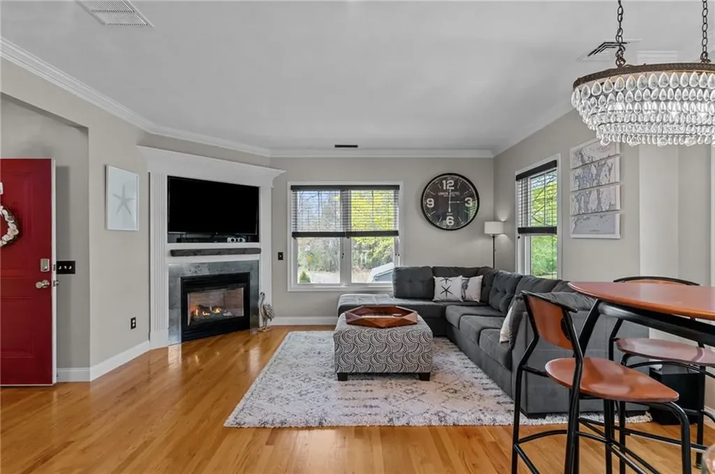 38 Economy Avenue Warwick RI 02889