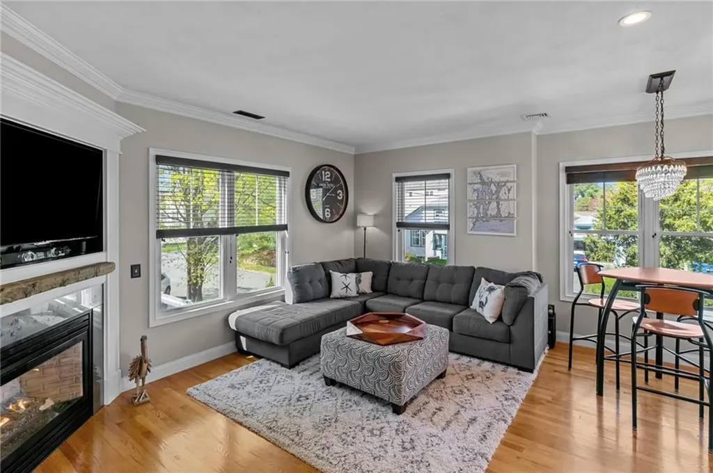 38 Economy Avenue Warwick RI 02889