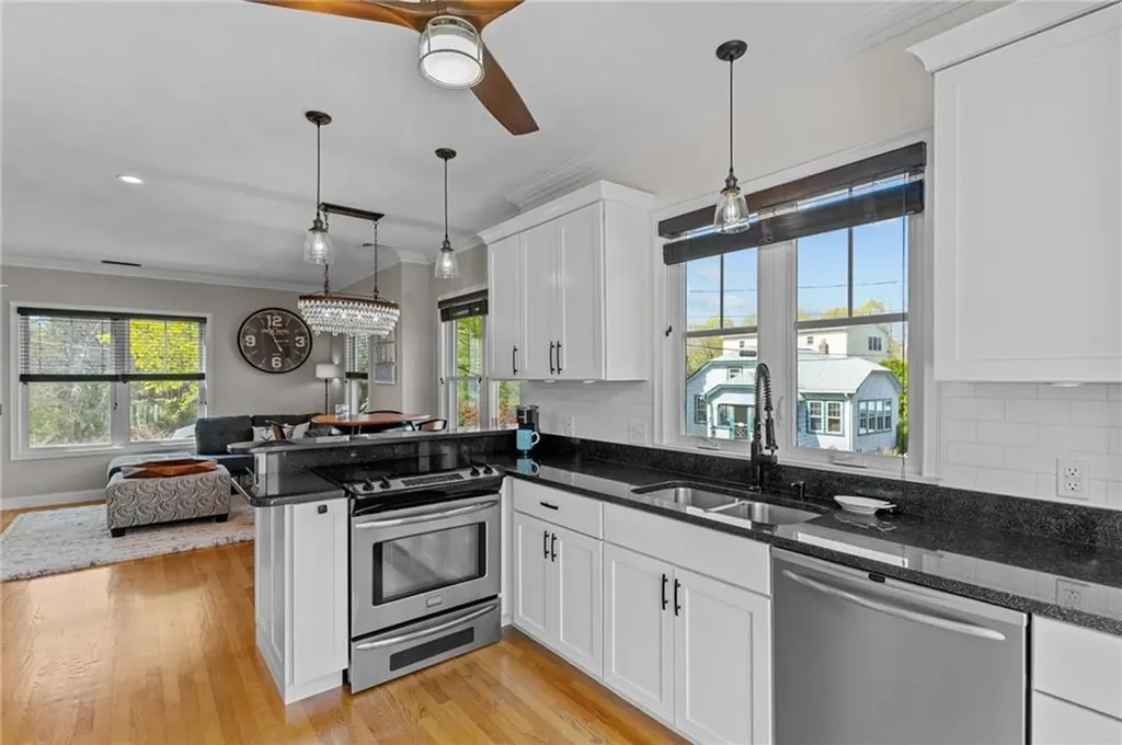 38 Economy Avenue Warwick RI 02889