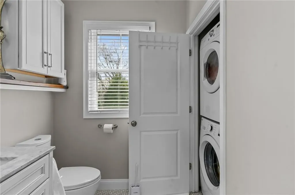 38 Economy Avenue Warwick RI 02889