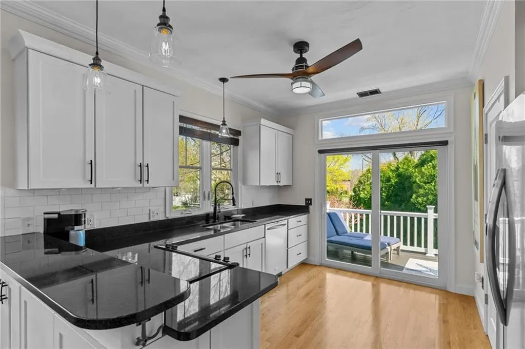 38 Economy Avenue Warwick RI 02889