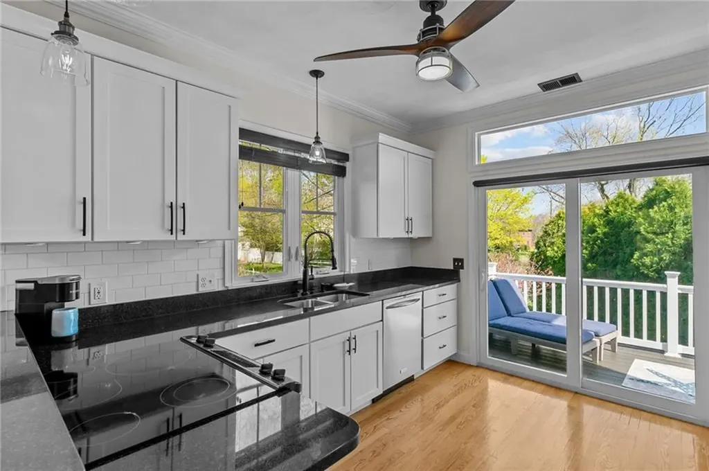 38 Economy Avenue Warwick RI 02889