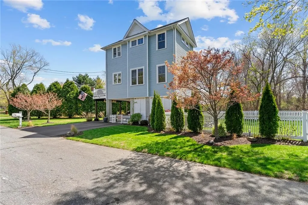 38 Economy Avenue Warwick RI 02889