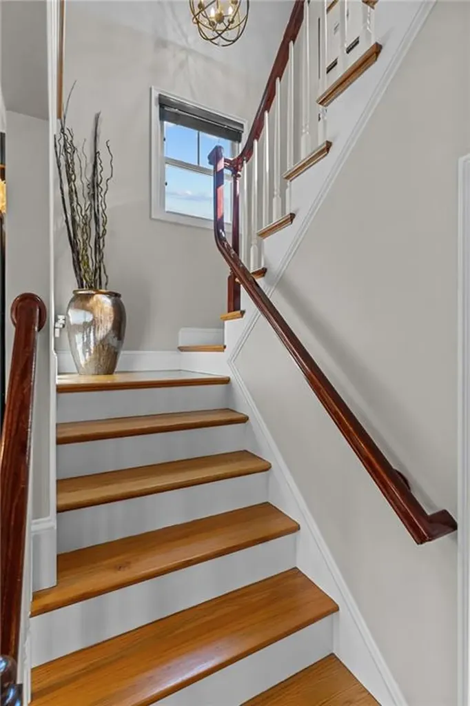 38 Economy Avenue Warwick RI 02889