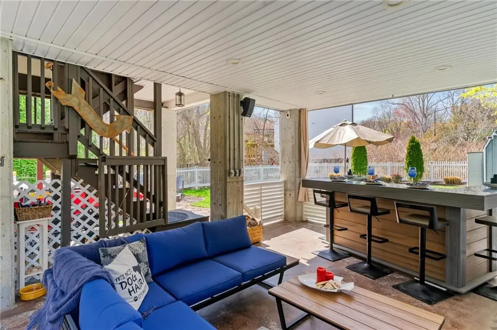 38 Economy Avenue Warwick RI 02889