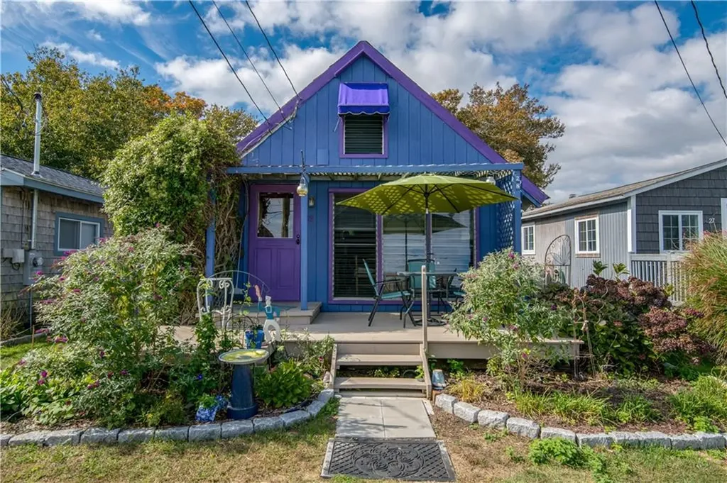 64 Burnside Avenue Narragansett RI 02882