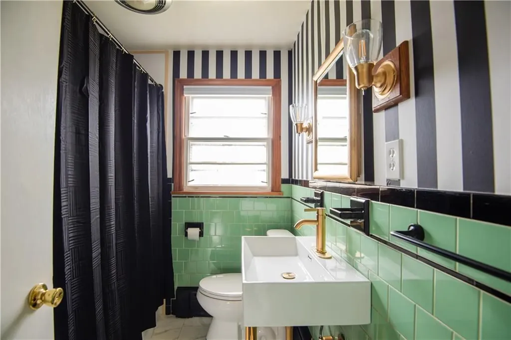 214 Morrison Avenue Middletown RI 02842