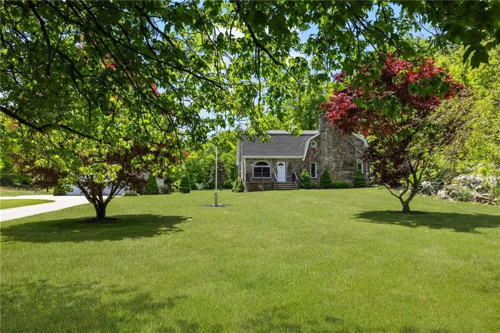 135 Eagleville Road Tiverton RI 02878