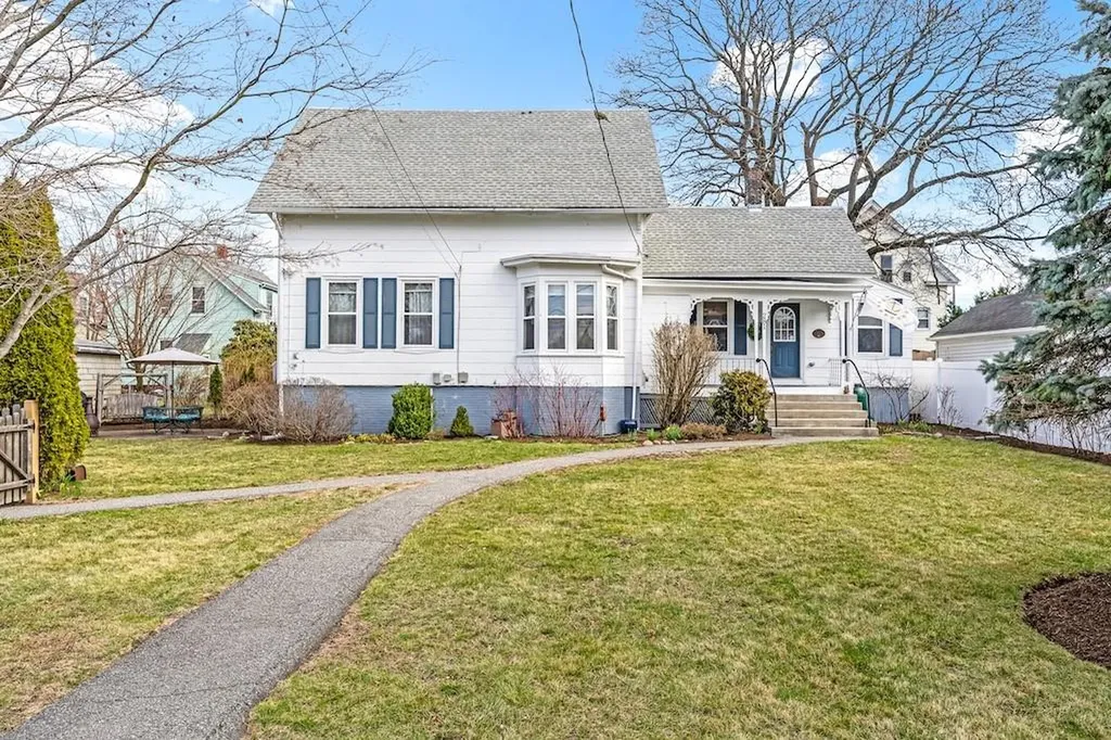 281 Lowden Street Pawtucket RI 02860