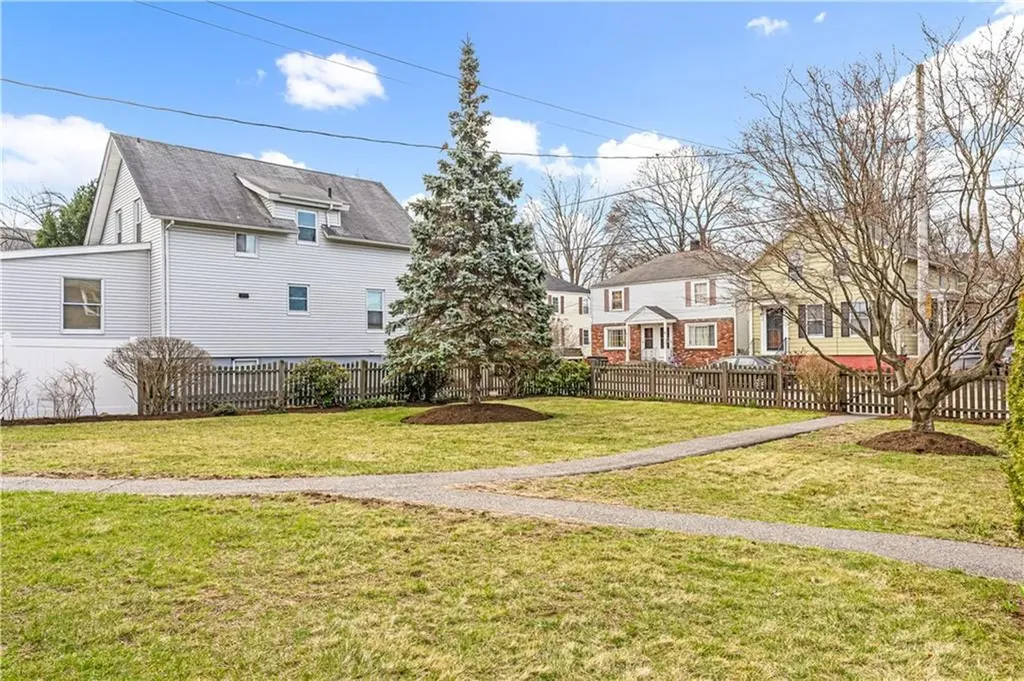 281 Lowden Street Pawtucket RI 02860