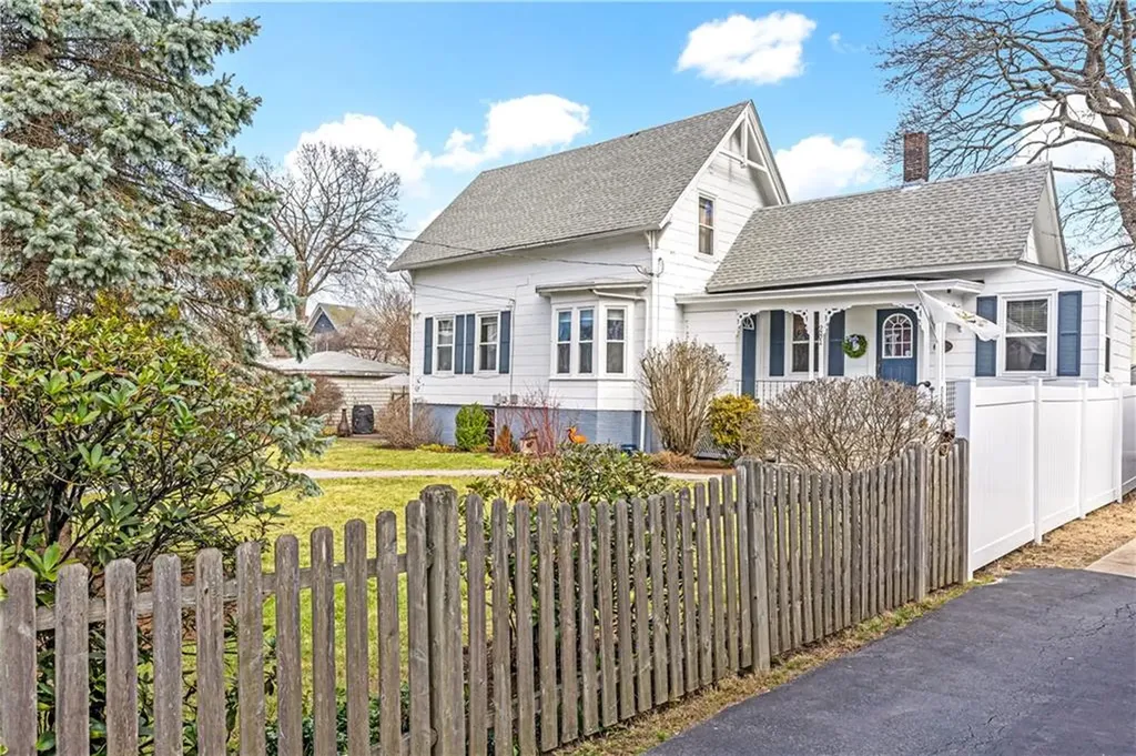 281 Lowden Street Pawtucket RI 02860