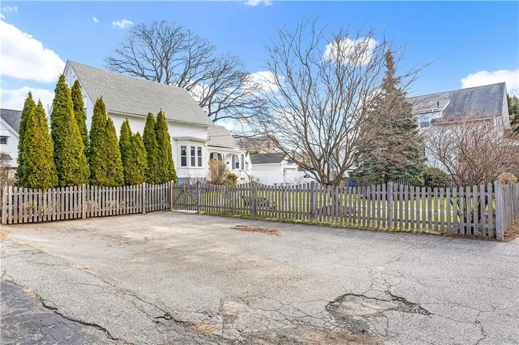 281 Lowden Street Pawtucket RI 02860