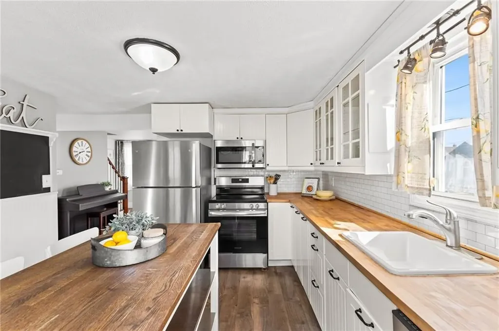 15 Corrente Avenue Pawtucket RI 02861