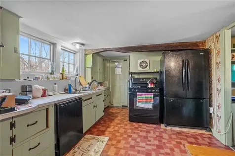 1382 Hope Street Bristol RI 02809