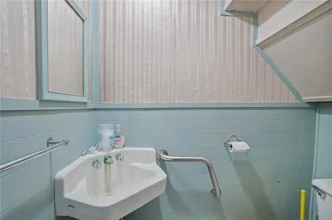 1382 Hope Street Bristol RI 02809