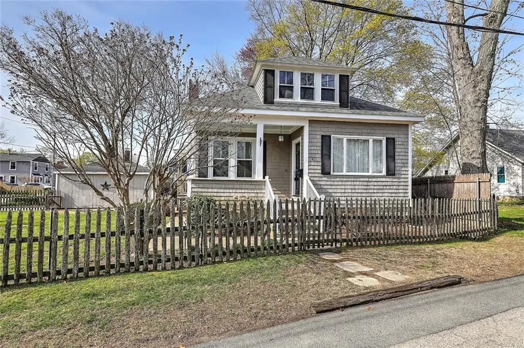 4 Wamsetta Avenue East Providence RI 02915