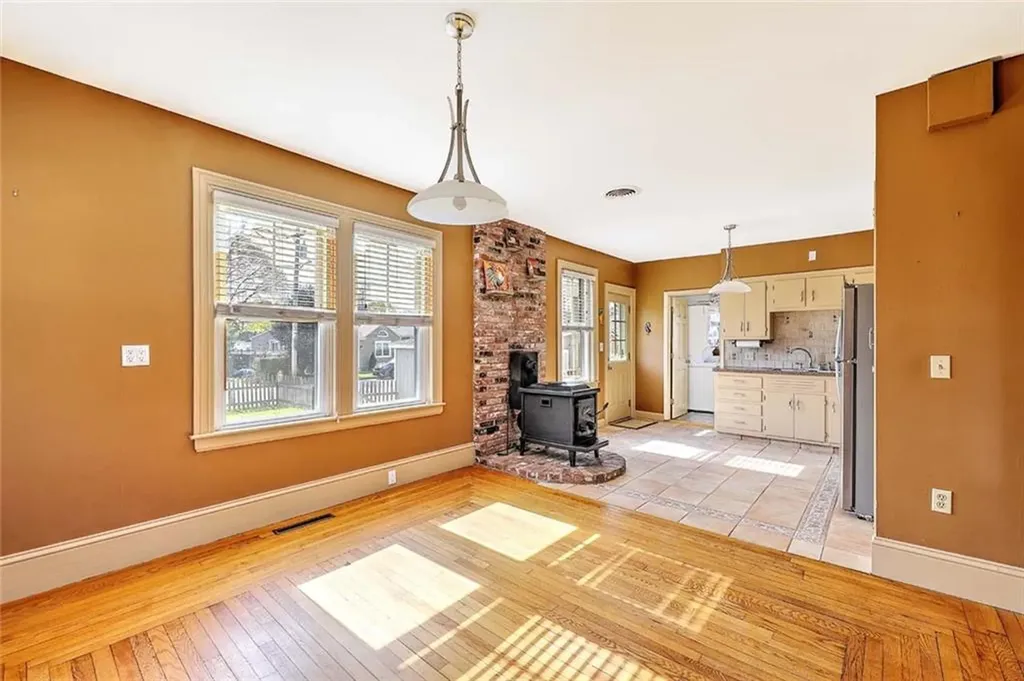 4 Wamsetta Avenue East Providence RI 02915