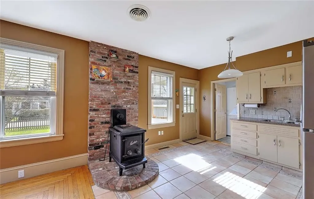 4 Wamsetta Avenue East Providence RI 02915