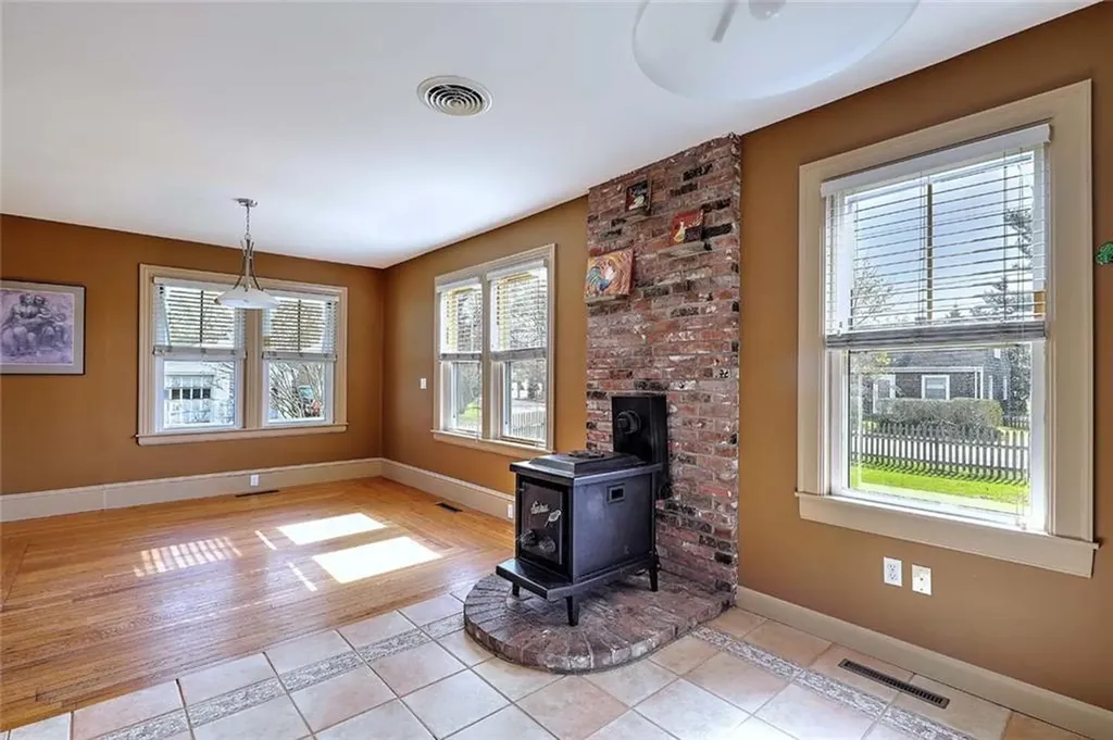 4 Wamsetta Avenue East Providence RI 02915