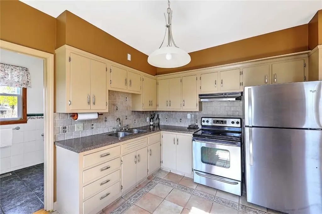 4 Wamsetta Avenue East Providence RI 02915