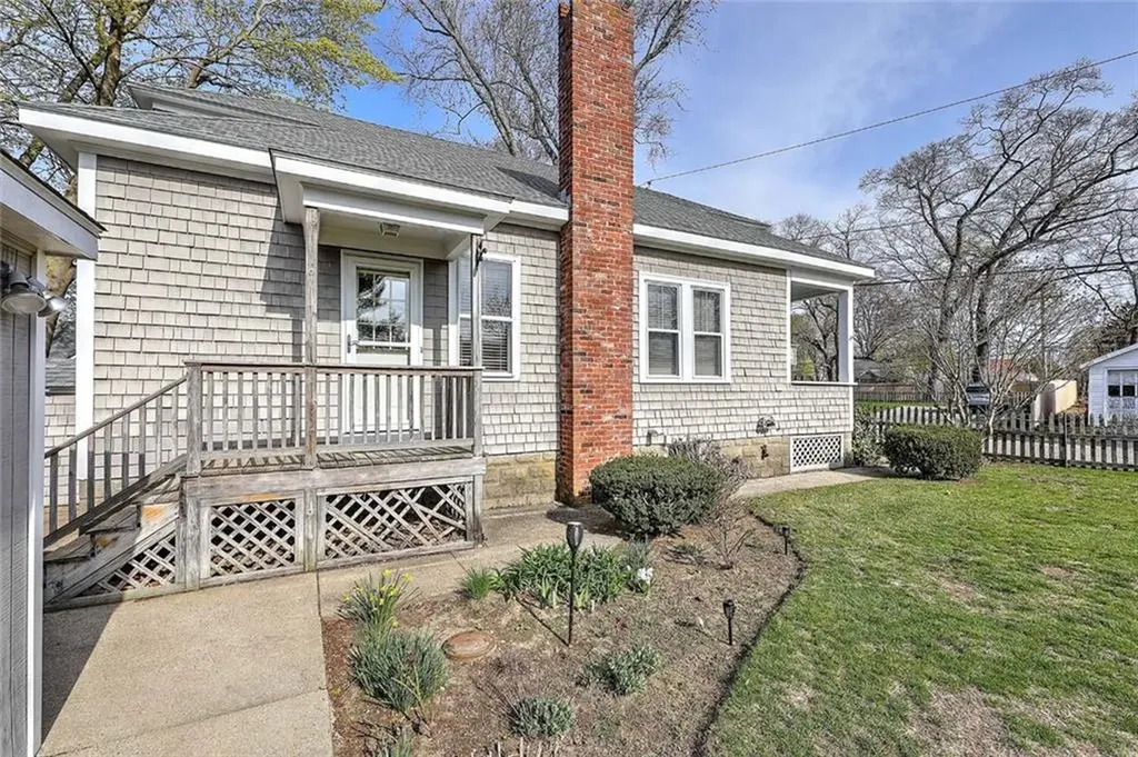 4 Wamsetta Avenue East Providence RI 02915