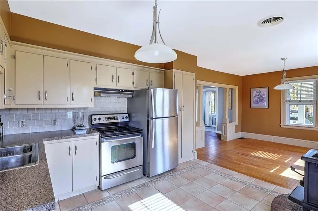 4 Wamsetta Avenue East Providence RI 02915