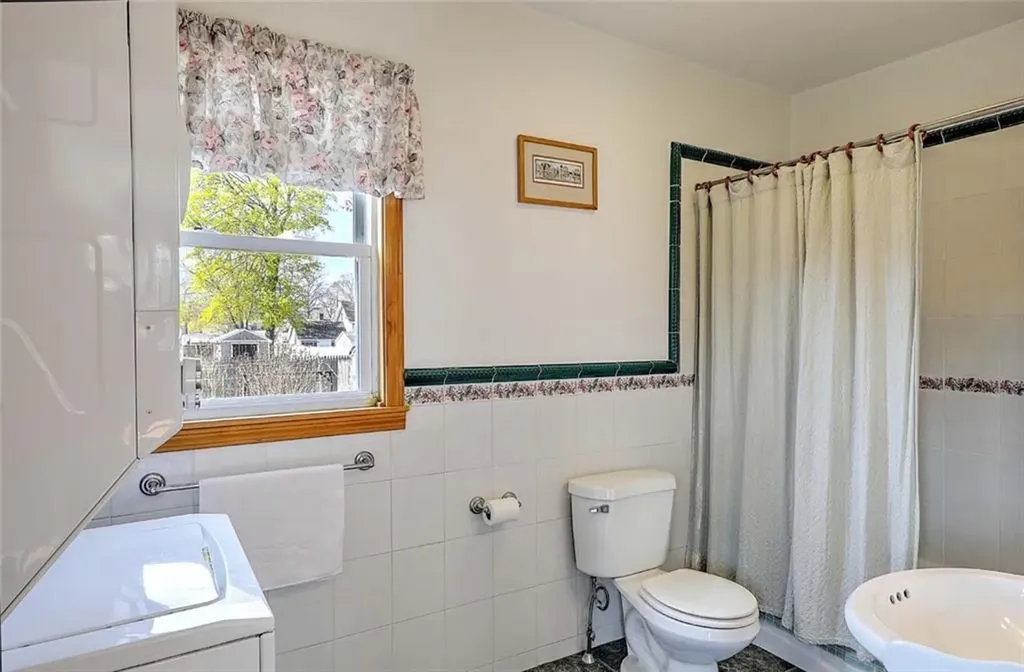 4 Wamsetta Avenue East Providence RI 02915