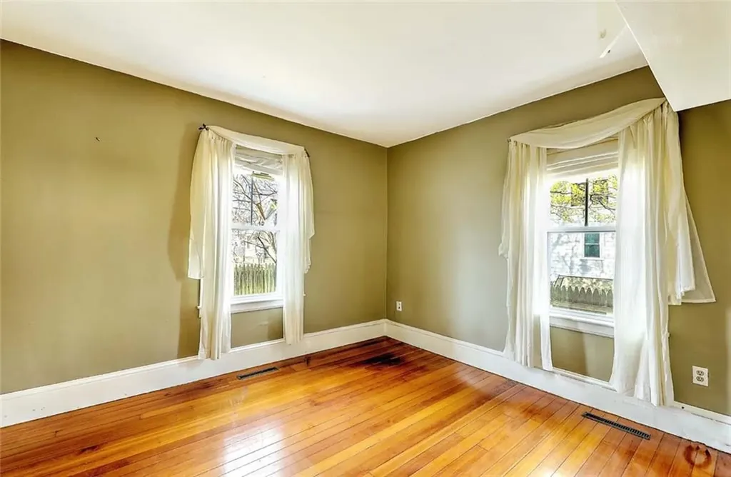 4 Wamsetta Avenue East Providence RI 02915