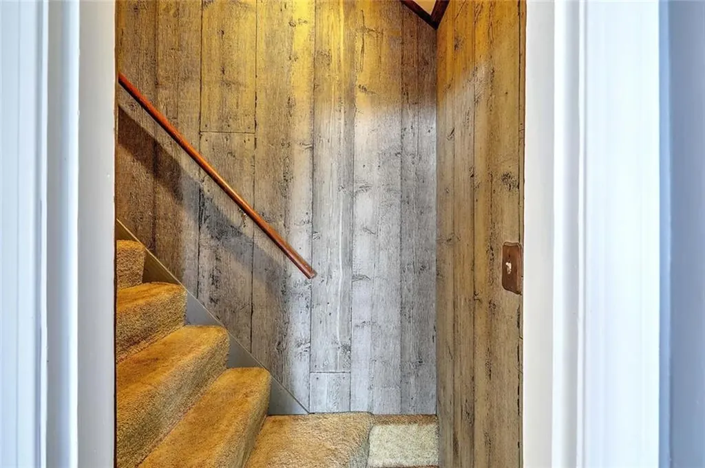 4 Wamsetta Avenue East Providence RI 02915