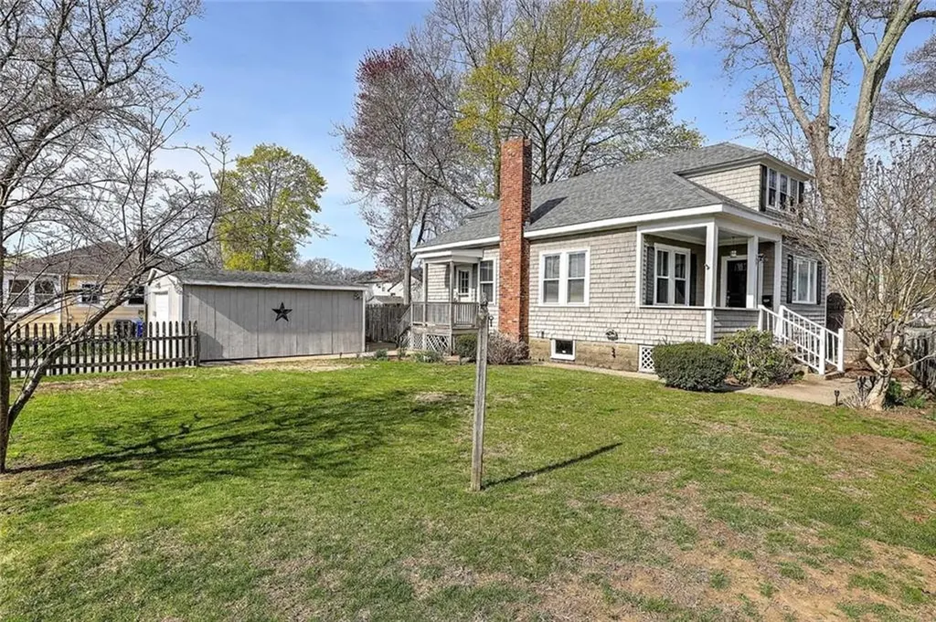 4 Wamsetta Avenue East Providence RI 02915