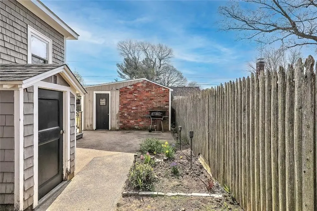 4 Wamsetta Avenue East Providence RI 02915