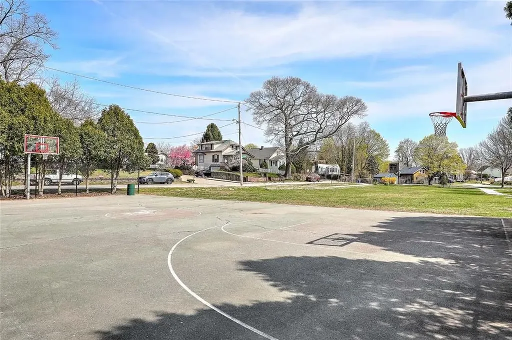 4 Wamsetta Avenue East Providence RI 02915