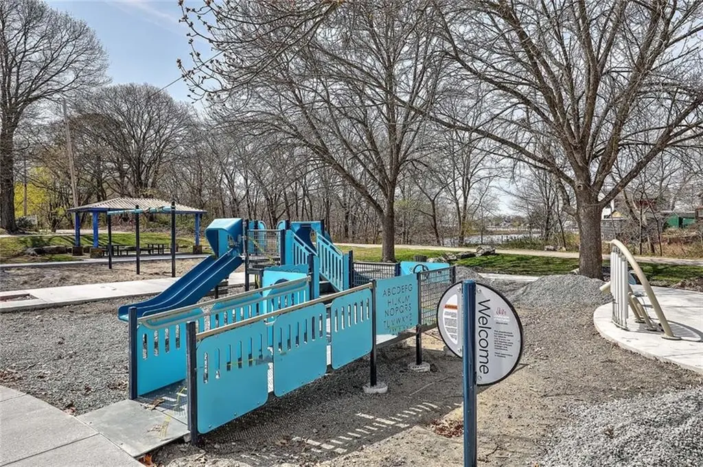 4 Wamsetta Avenue East Providence RI 02915