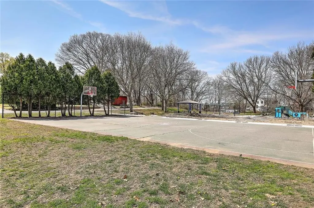 4 Wamsetta Avenue East Providence RI 02915