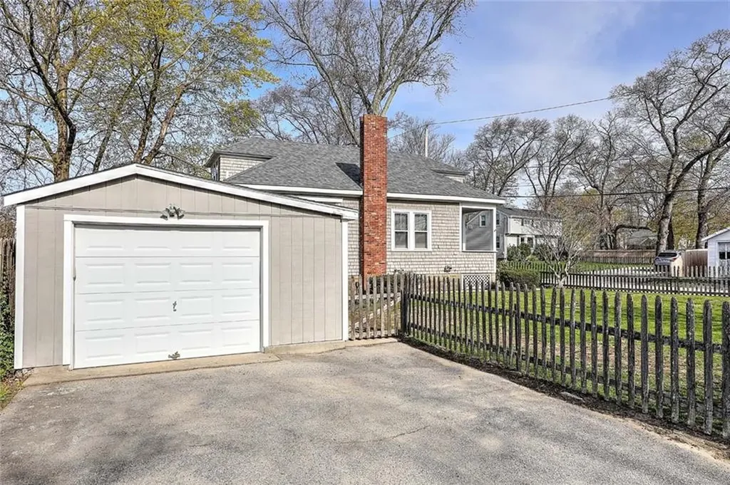 4 Wamsetta Avenue East Providence RI 02915