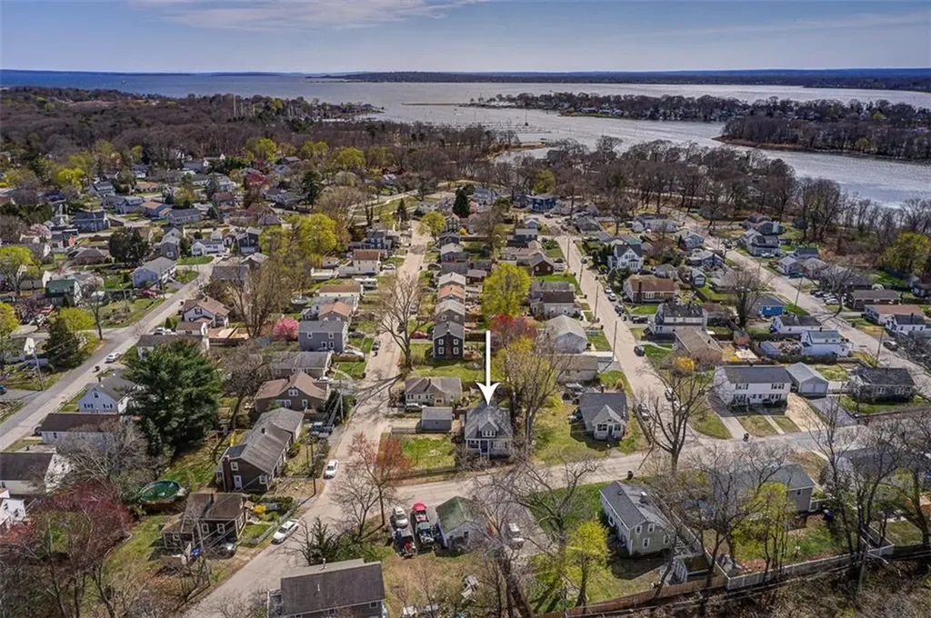 4 Wamsetta Avenue East Providence RI 02915