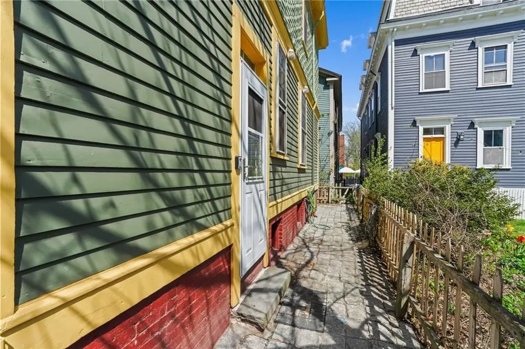 6 Hammond Street Providence RI 02909