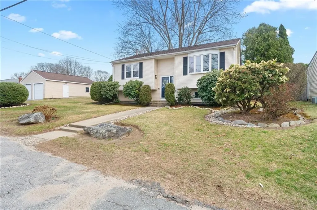 40 N View Avenue Cranston RI 02920