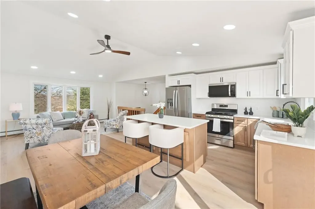 40 N View Avenue Cranston RI 02920