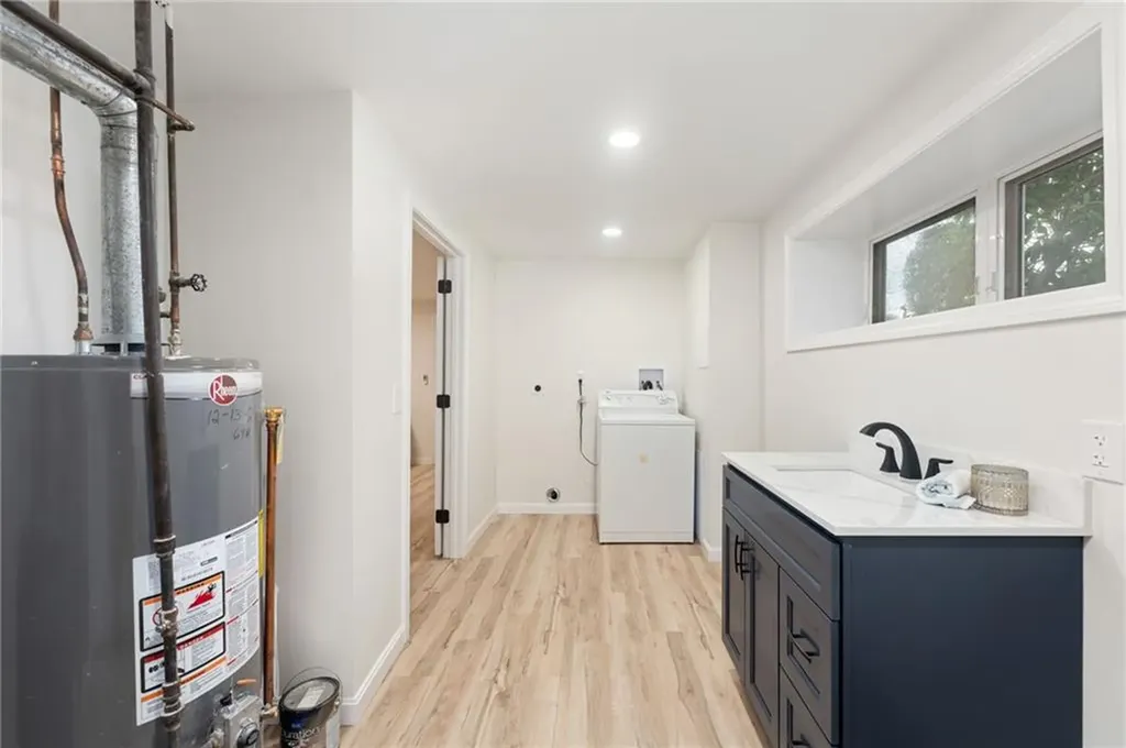 40 N View Avenue Cranston RI 02920