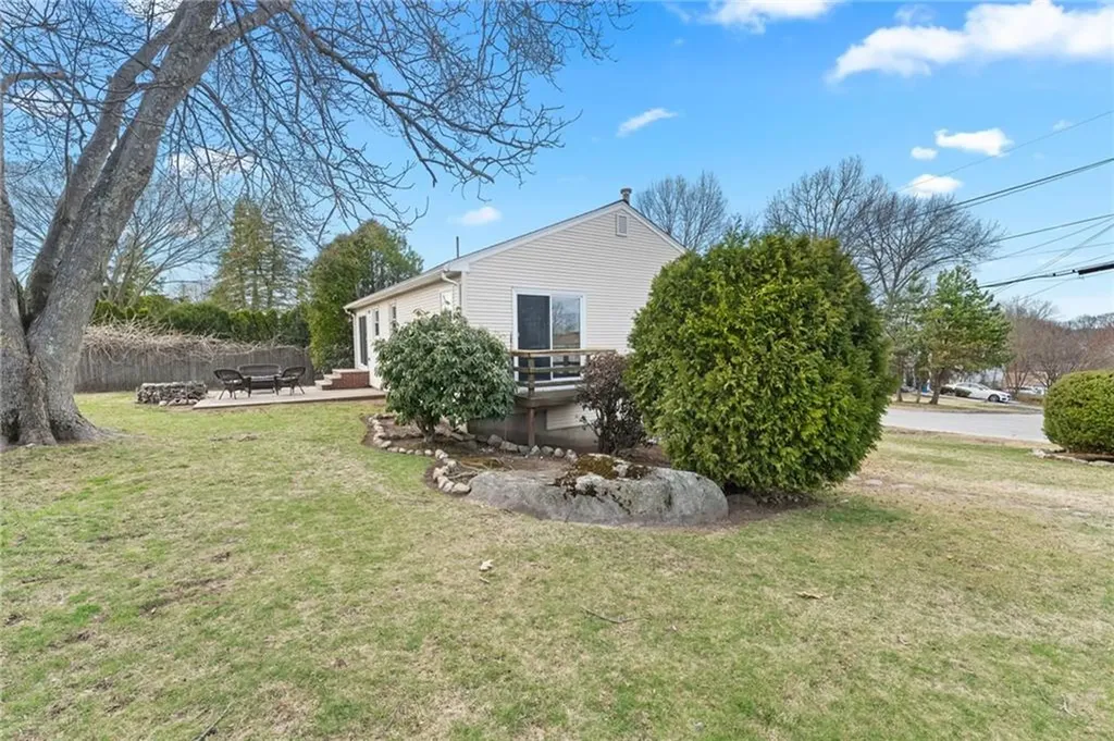40 N View Avenue Cranston RI 02920