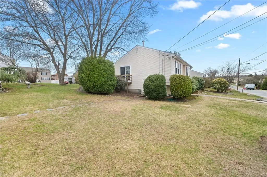 40 N View Avenue Cranston RI 02920
