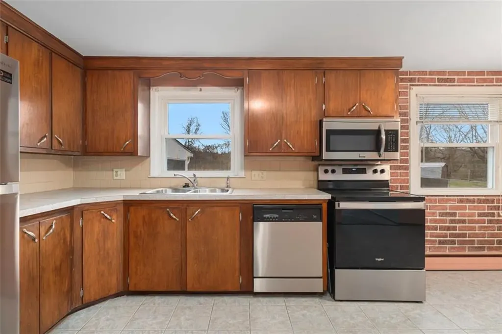 37 Oriole Avenue West Warwick RI 02893