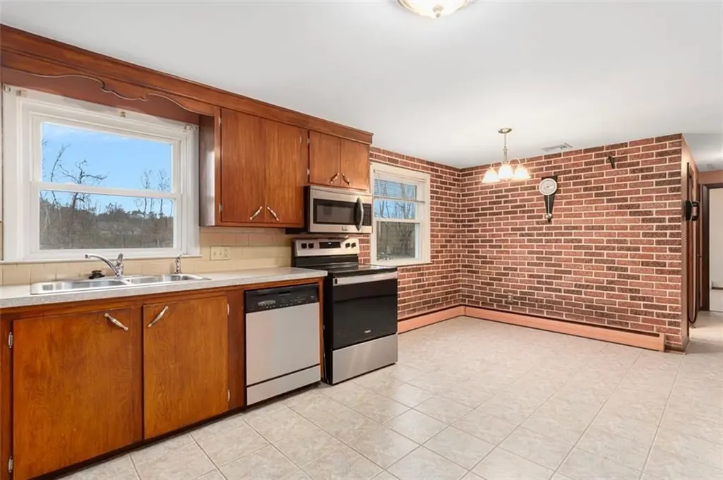 37 Oriole Avenue West Warwick RI 02893