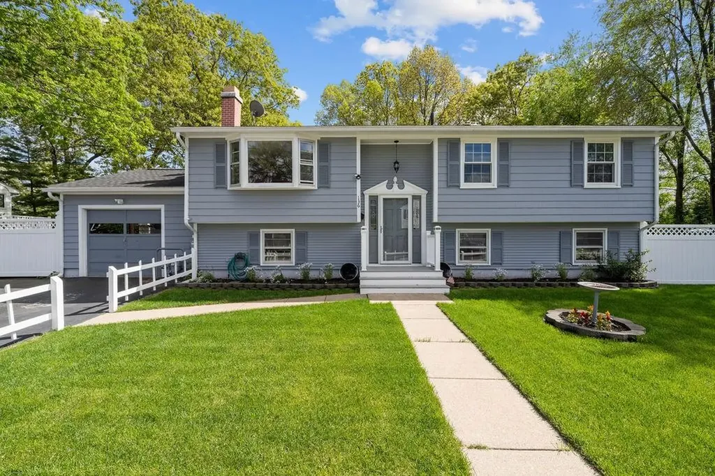136 Wellington Avenue Warwick RI 02886