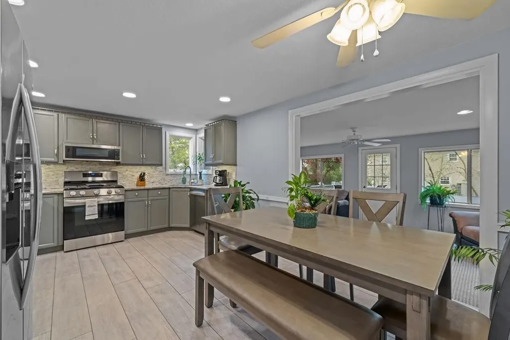 136 Wellington Avenue Warwick RI 02886