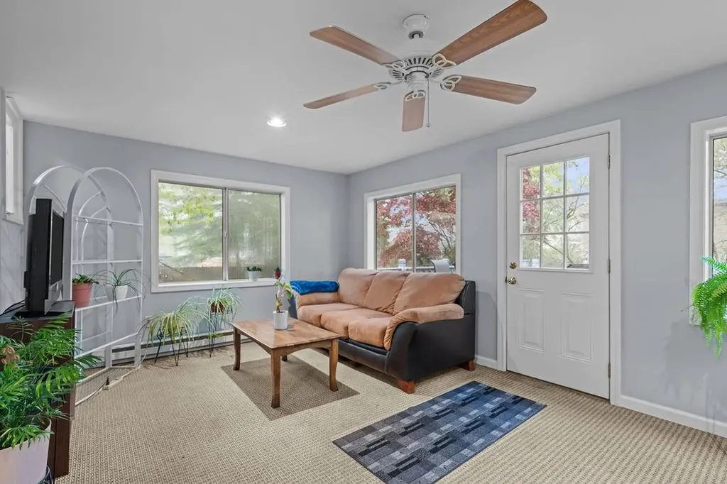 136 Wellington Avenue Warwick RI 02886