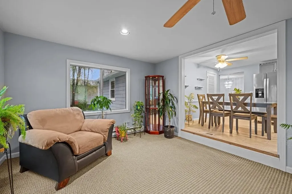 136 Wellington Avenue Warwick RI 02886