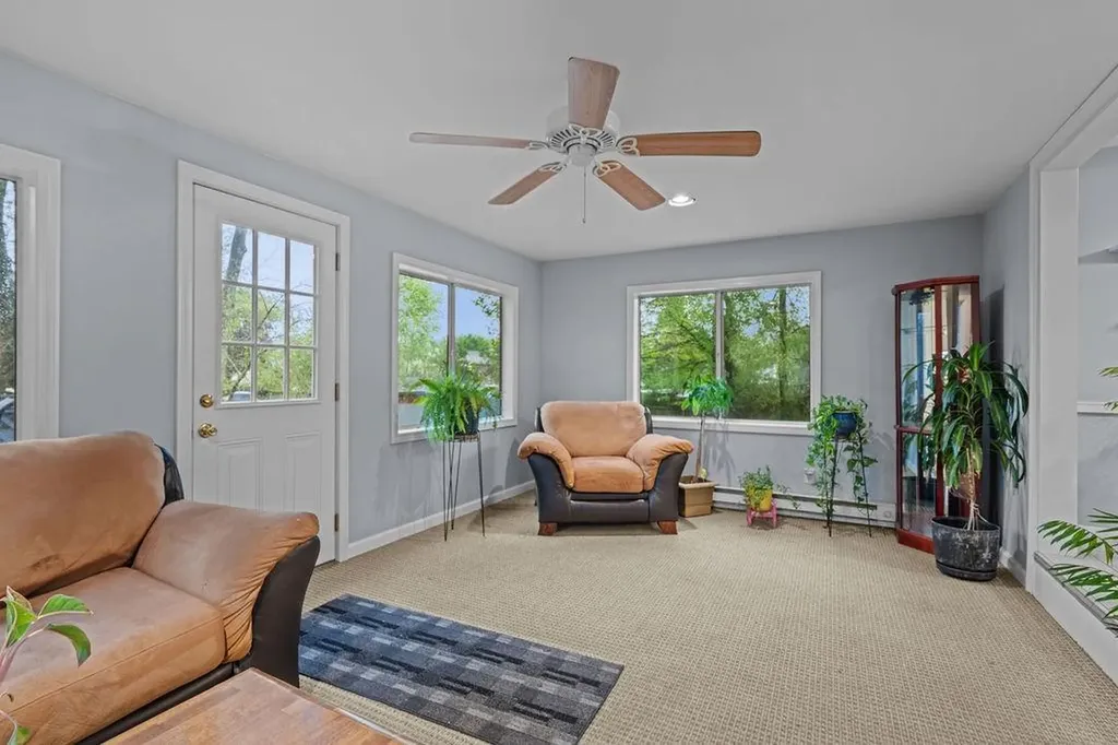 136 Wellington Avenue Warwick RI 02886