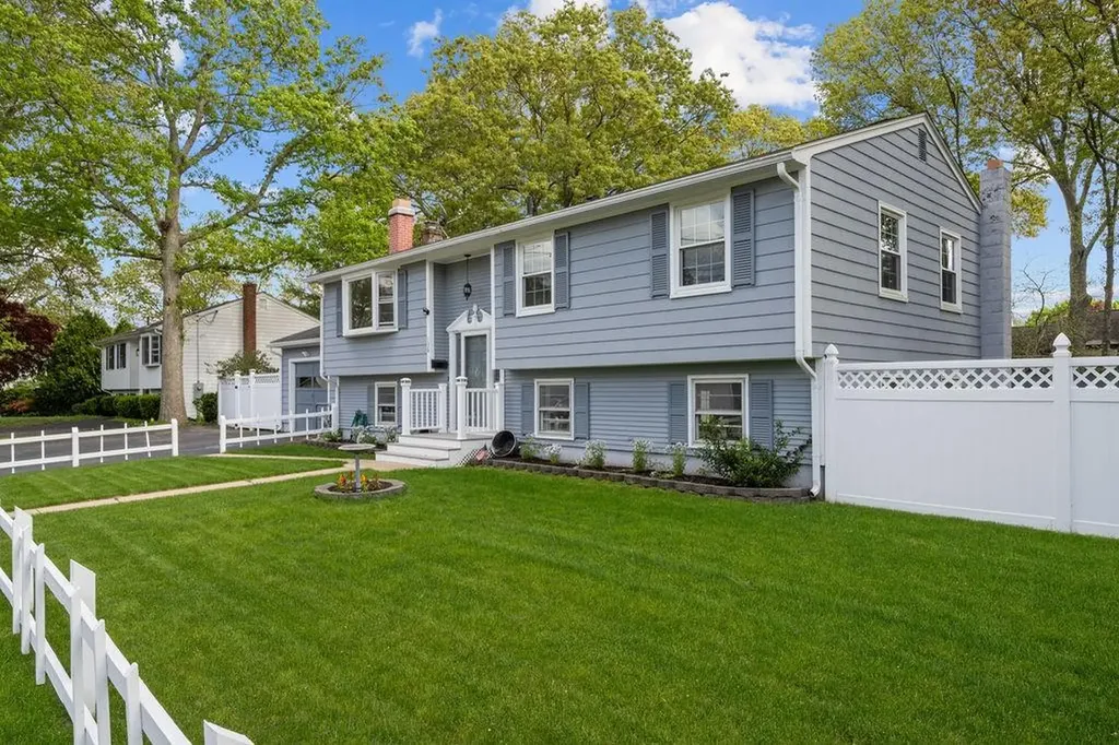 136 Wellington Avenue Warwick RI 02886
